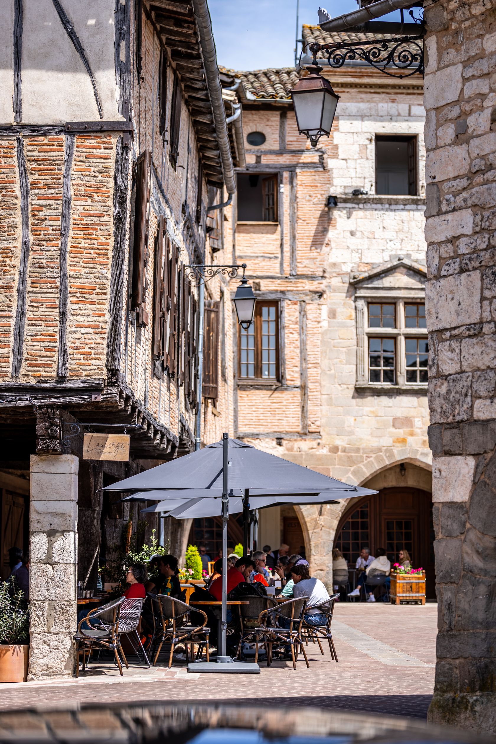 Où manger en terrasse à Castelnau-de-Montmiral ?